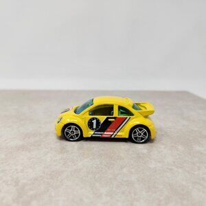 Hot Wheels 2002 #045 First Editions #33 of 42 Volkswagen New Beetle Cup (m7)